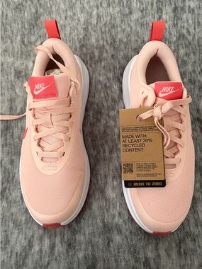 Nike Women's Promina Lightweight Sneakers